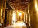 La cave de vinification du château viticole