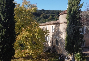 Magnifique vue de la propriété viticole en Languedoc