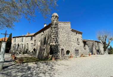 Allée extérieure du château