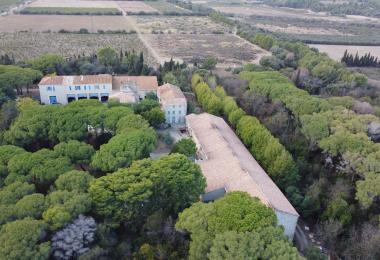 Bâtiment domaine viticole proche méditerranée 2