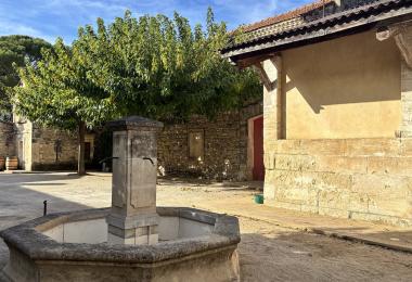 Domaine viticole à vendre Cotes du Rhone Costieres de Nimes cour