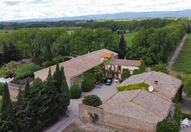 a-vendre-propriété-en-Languedoc-avec-gîtes-et-piscine