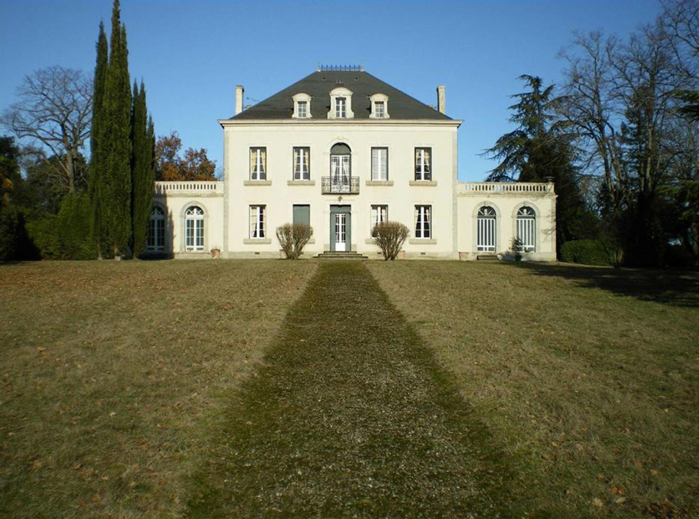 Castle located in the Lauragais up for sale