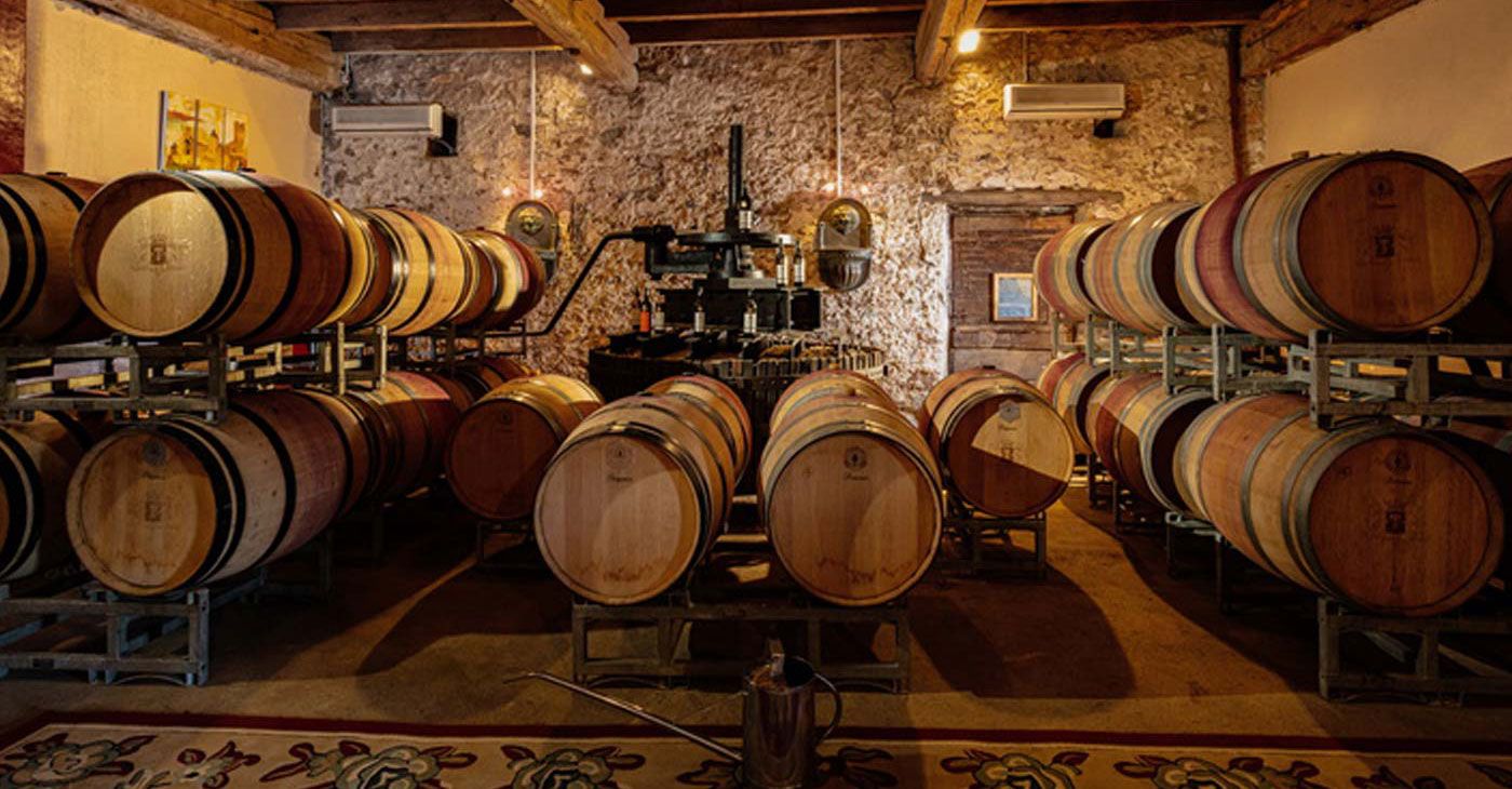 Cave de vinification de la propriété viticole à vendre dans l’Aude en AOC Corbières