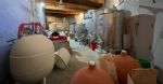 La cave de vinification du domaine viticole à vendre dans le Languedoc