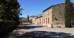 Vue de derrière du domaine viticole à vendre Occitanie